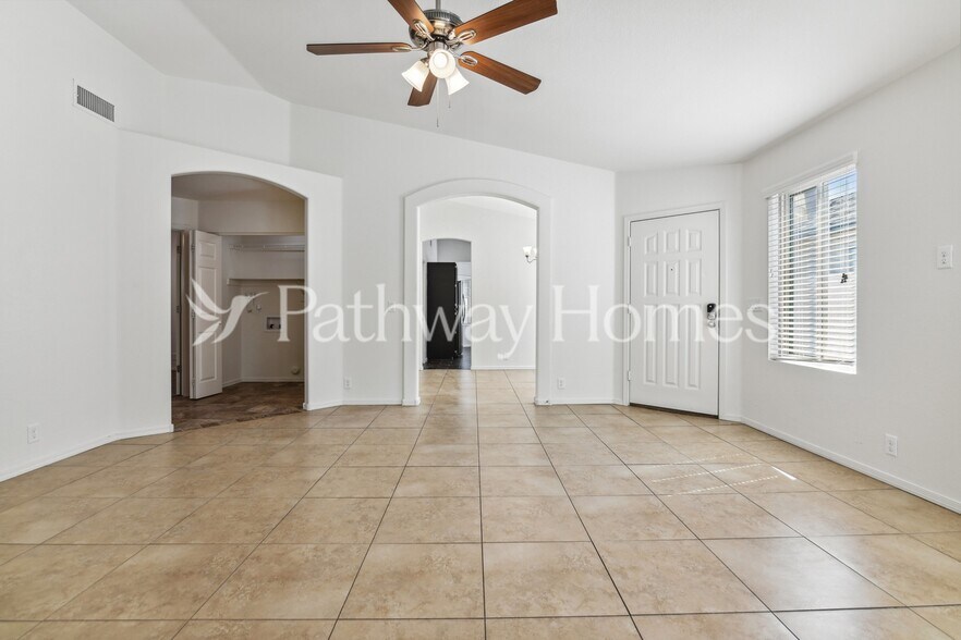 Building Photo - 15212 N 85th Dr