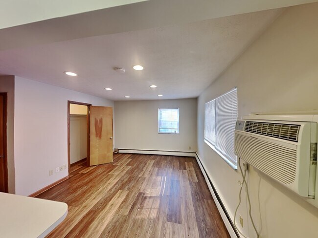 Building Photo - 49 E 14th Ave