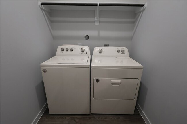 Building Photo - 7807 Alset Dr