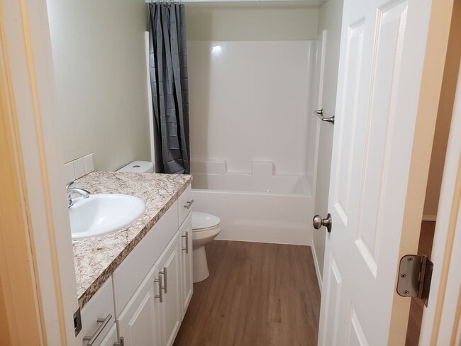 Building Photo - Newer Construction 2 Bedroom, 1 Bathroom, OREGON CITY Ready To Lease!