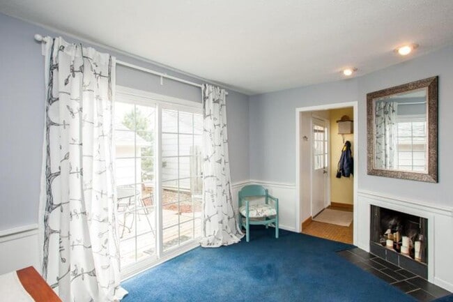 Building Photo - 3-Bedroom 1.5-Bathroom North Ames Townhome