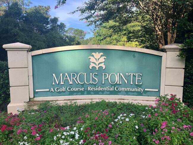 Building Photo - Beautiful 5 Bed/3 Bath Golf Course Communi...