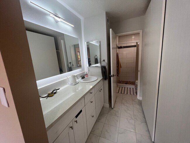 Building Photo - 3 Bed / 2.5 Bath | College Greens Townhome