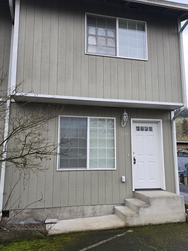 Building Photo - 1914 SE Douglas Ave