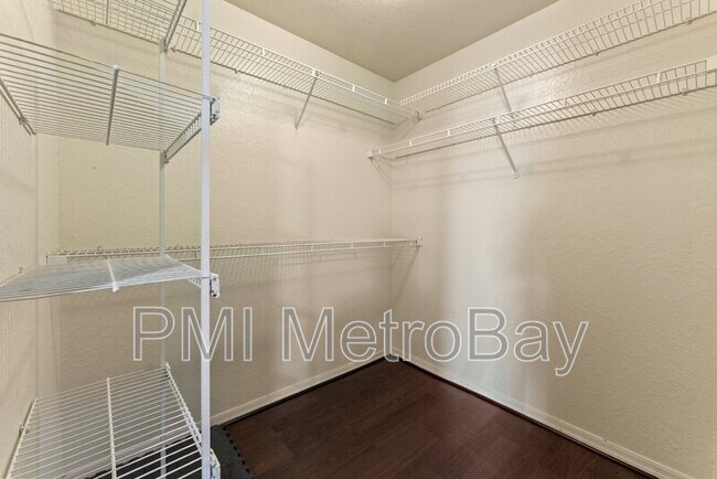 Building Photo - 5039 Sunridge Palms Dr