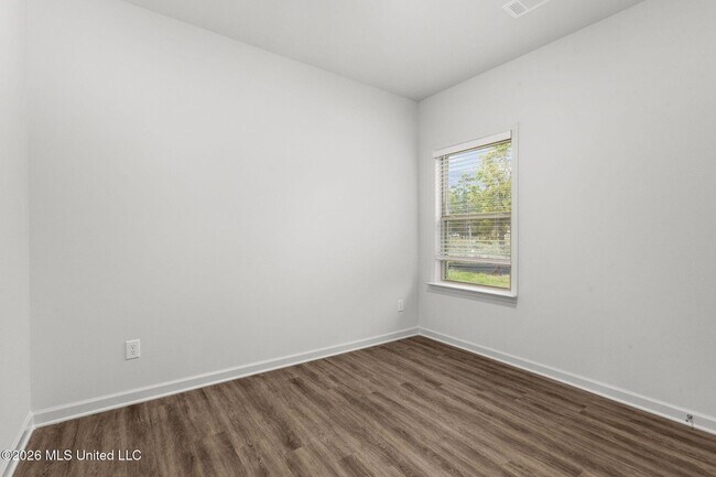 Building Photo - 621 Stillwater Cv
