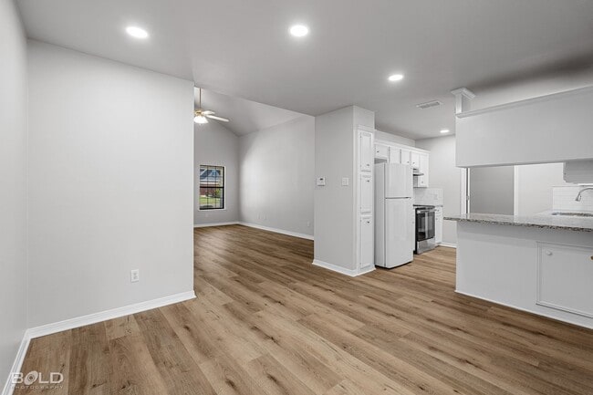 Building Photo - Check Out this 3 bed 2 bath in North Shreveport!