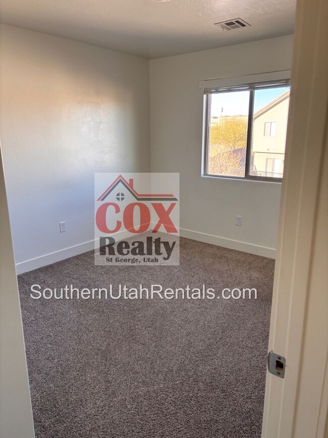 Building Photo - 5940 Belair St