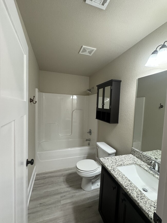 Building Photo - 321 Pine St