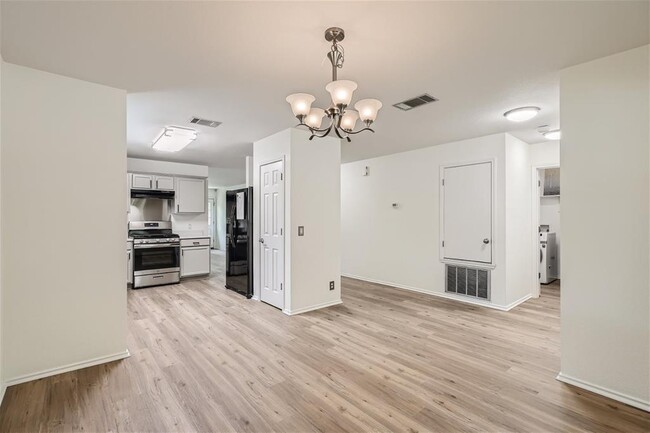Building Photo - 6937 Sabrina Dr