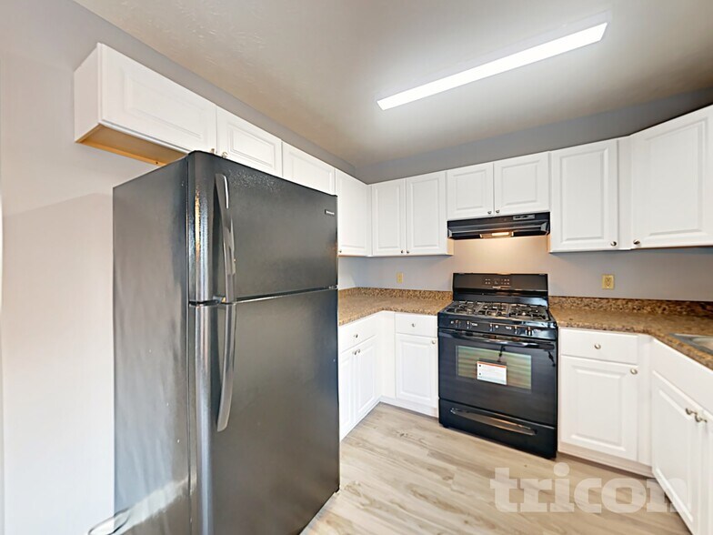 Building Photo - 575 Woodcrest Manor Dr