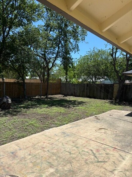 Building Photo - 9510 Contessa Dr