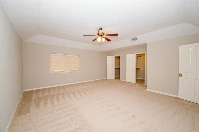 Building Photo - 3423 Hidden Creek Dr