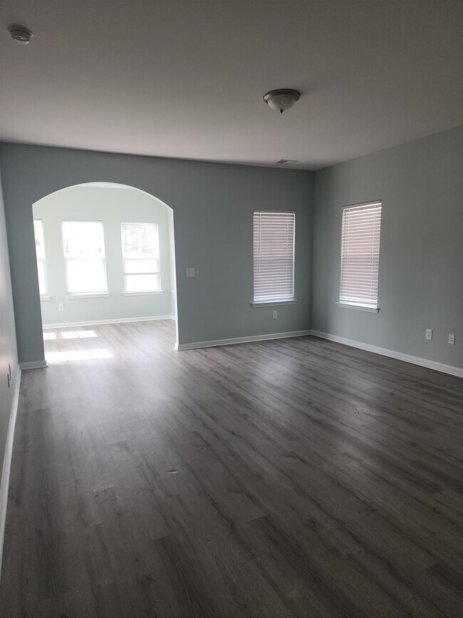 Building Photo - 5527 Redleaf Rose Dr
