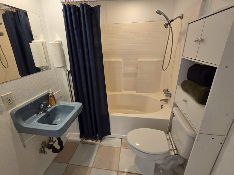 Building Photo - 925 E 30th St