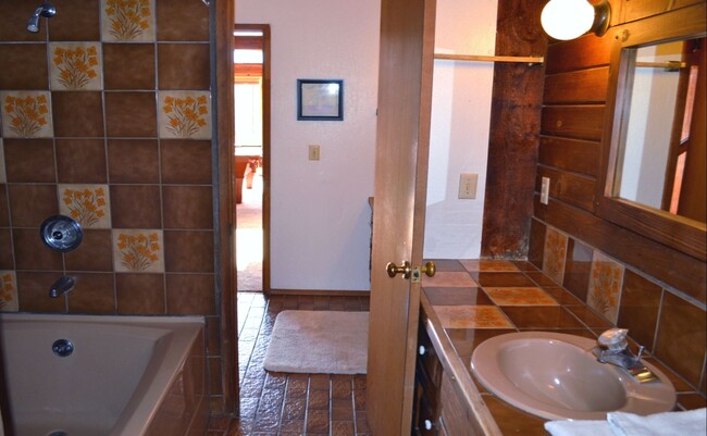 Building Photo - 3BR + loft and 2Ba! w/private boat dock, a...