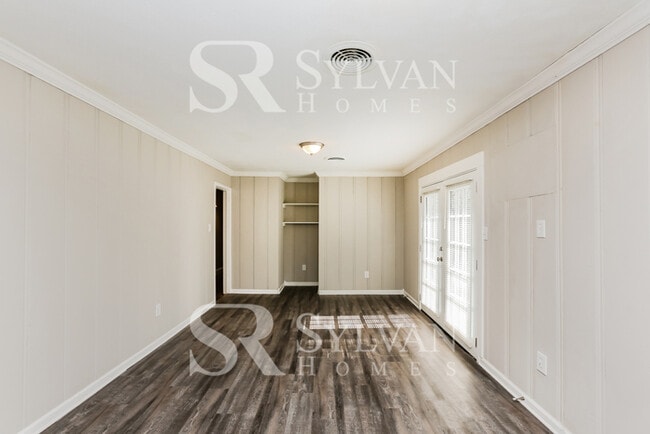 Building Photo - The living is easy in this 3 bedroom, 2 ba...