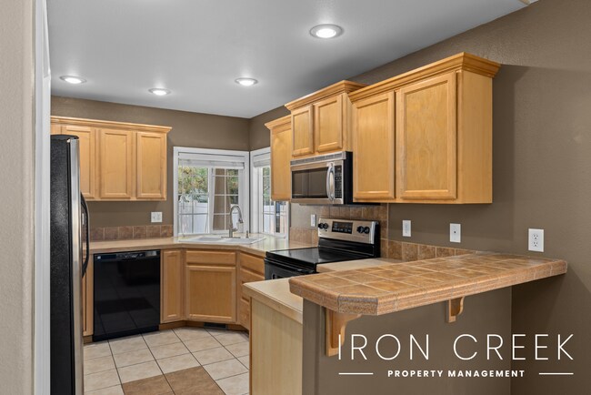 Building Photo - Quiet Abode in Prime Location with Easy Ac...