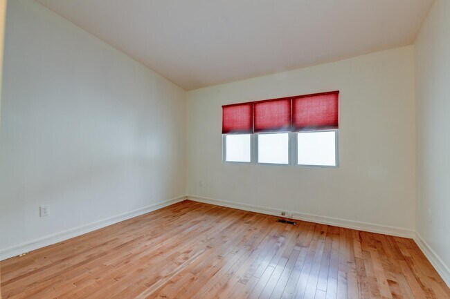 Building Photo - 816 Topsail Ln