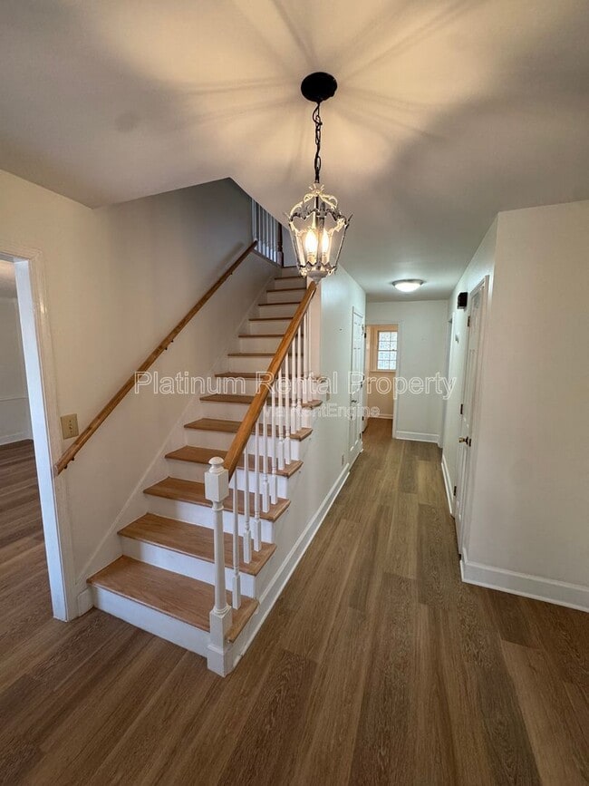 Building Photo - 4007 Shady Cir NW