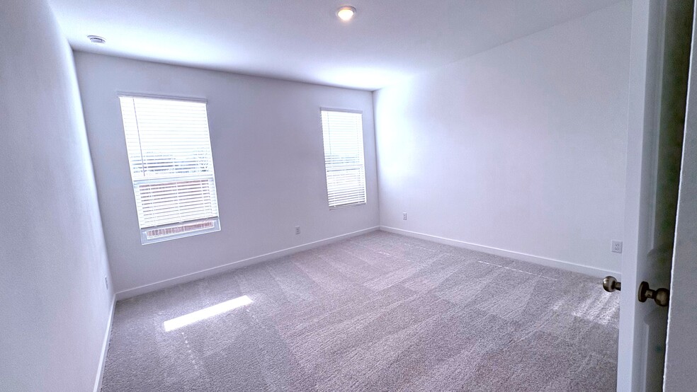 Building Photo - 341 Sedalia Trl