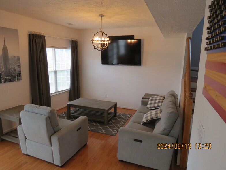 Building Photo - 5011 Jurel Ct
