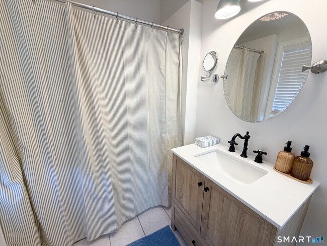 Building Photo - 18 Field Ct