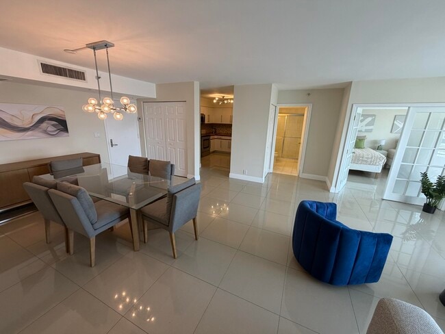 Building Photo - 3530 Mystic Pointe Dr