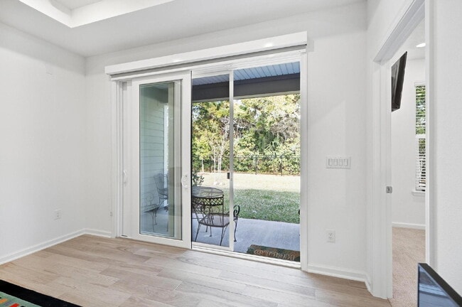 Building Photo - NEW TOWNHOME