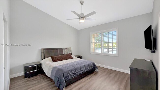 Building Photo - 3387 Lakeside Dr