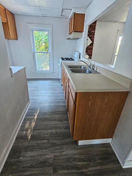 Building Photo - 14 S Spruce St