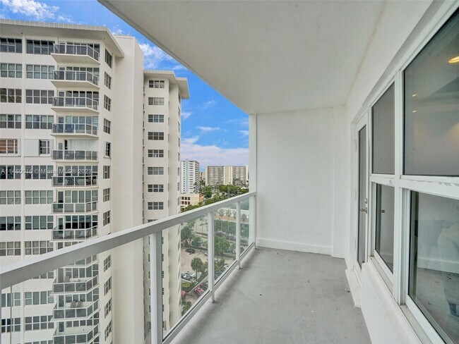 Building Photo - 3750 Galt Ocean Dr