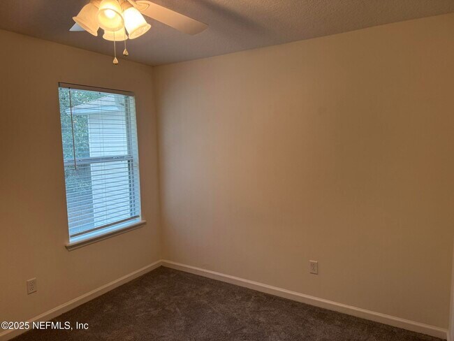 Building Photo - 348 Auburn Oaks Rd E