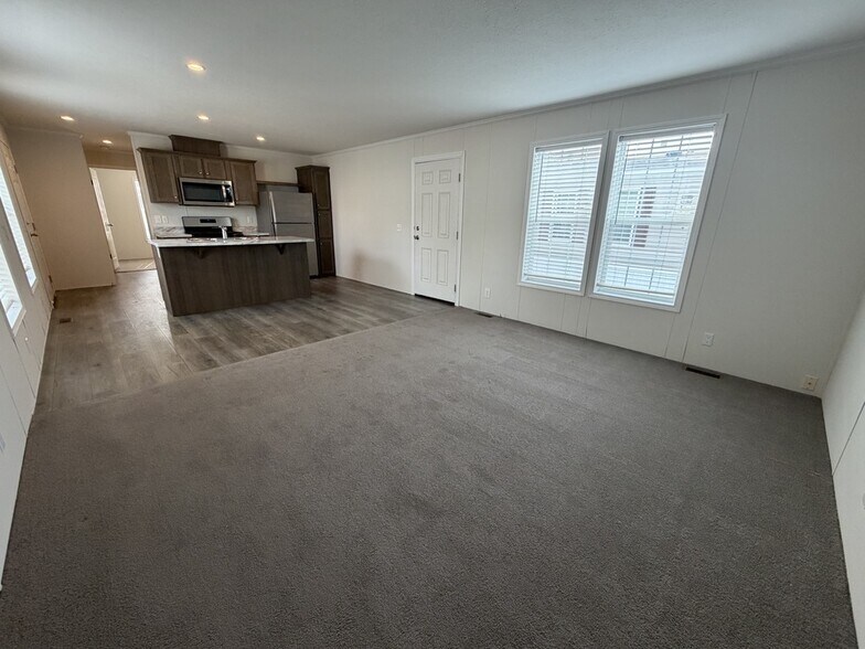 Building Photo - 15882 Villaire Ave