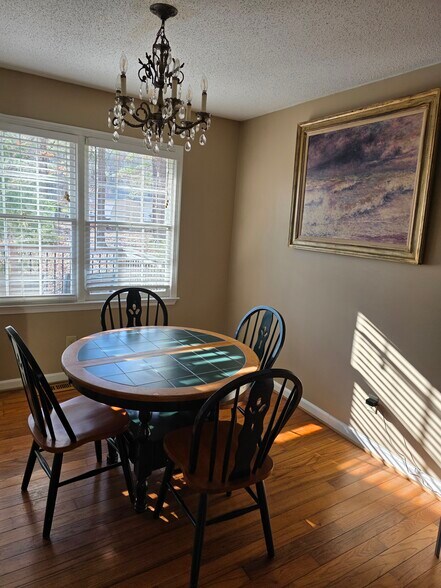 Building Photo - 105 Castle Manor Ct