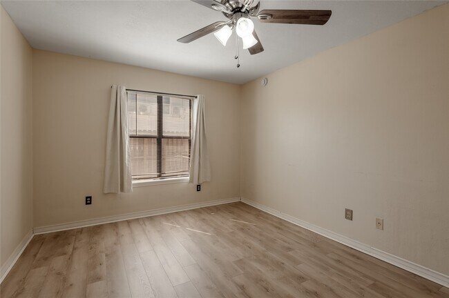 Building Photo - 1401 Ave O