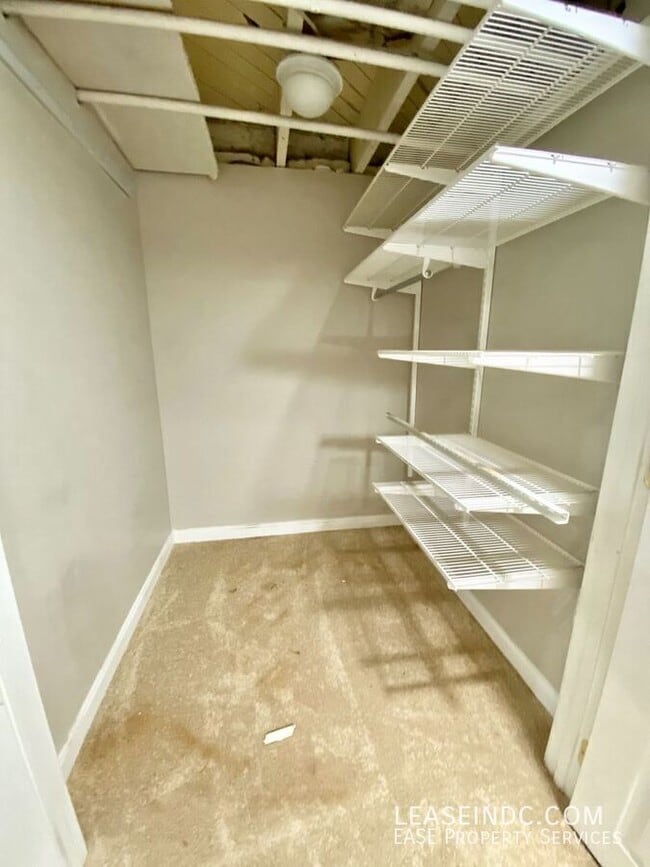 Building Photo - 1424 Oak St NW