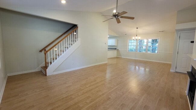 Building Photo - Bright and spacious 3BR/2ba in Lindley Park!