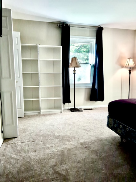 Building Photo - 6636 Isle of Skye Dr