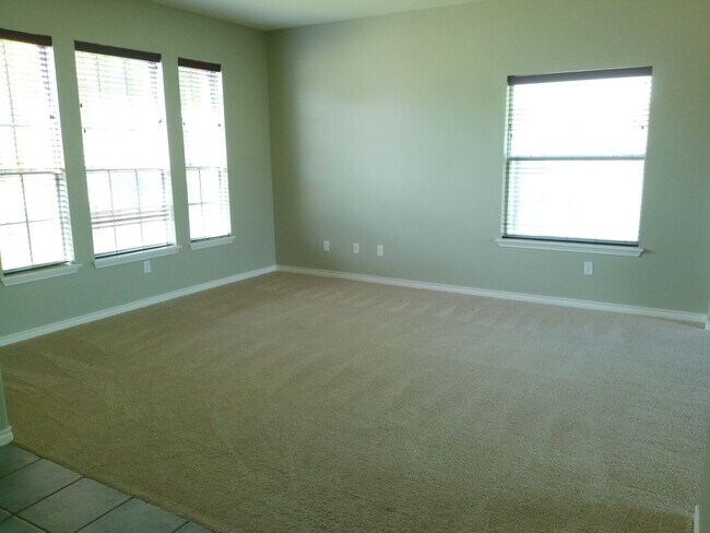 Building Photo - 5405 Knights Cir