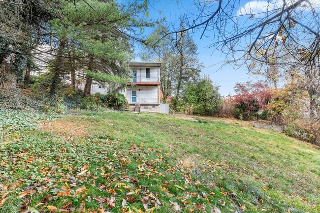 Building Photo - 2 Bed 1 Bath House