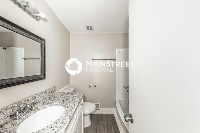 Building Photo - 3 Bedroom Pet-Friendly Home in Birmingham, AL with Main Street Renewal