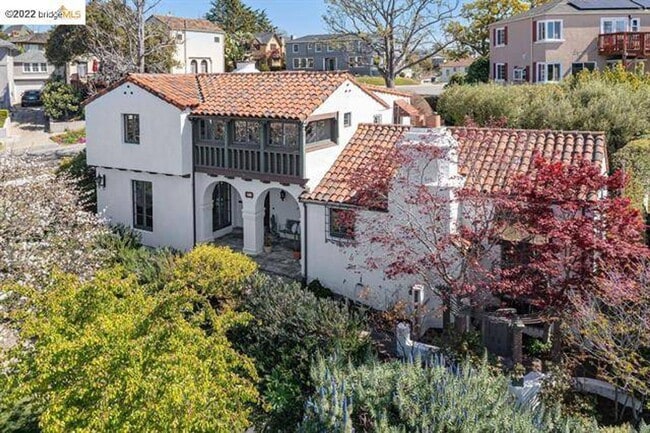 Building Photo - Elegant Furnished Spanish-Style Home, 3BR/3BA- Haddon Hill, Oakland (oakland lake merritt / grand)