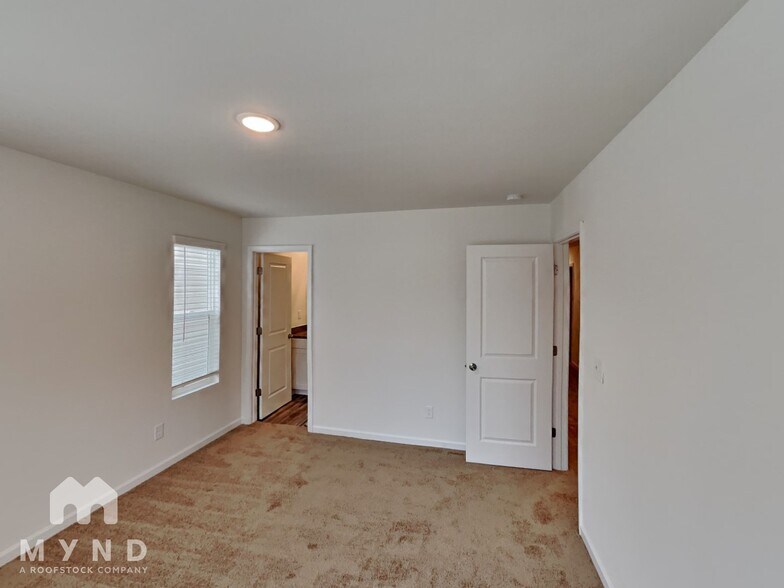 Building Photo - 122 Fosters Gln Pl