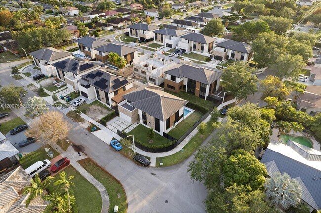 Building Photo - 17900 SW 149th Ave