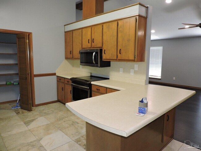 Building Photo - 1270 Palisade Rd