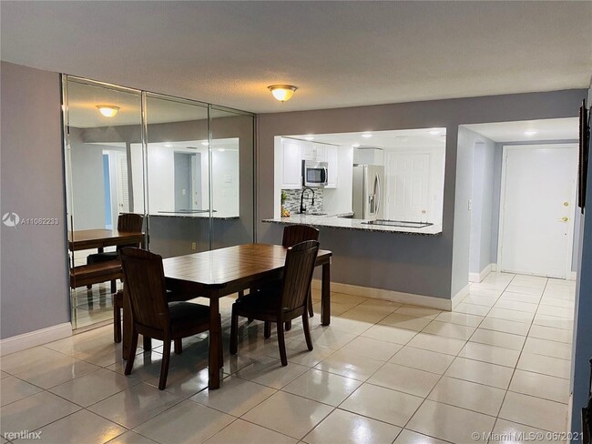 Building Photo - 2 br, 2 bath Condo - 1551 NE Miami Gardens Dr