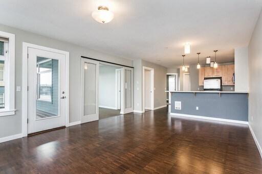 Building Photo - East Queen Anne Seattle 2 Bedroom Apartment for Rent | Lake Union Views, Rooftop Deck, In-Unit La...