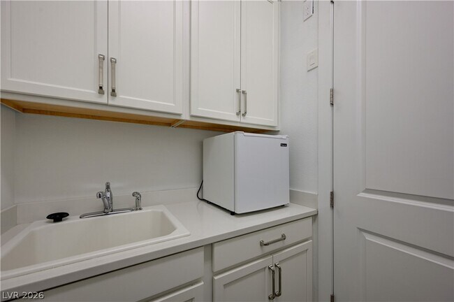 Building Photo - 6020 Langreo Ln