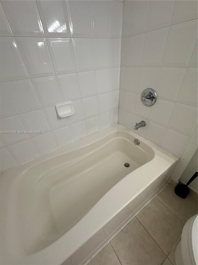 Building Photo - 8000 N Nob Hill Rd